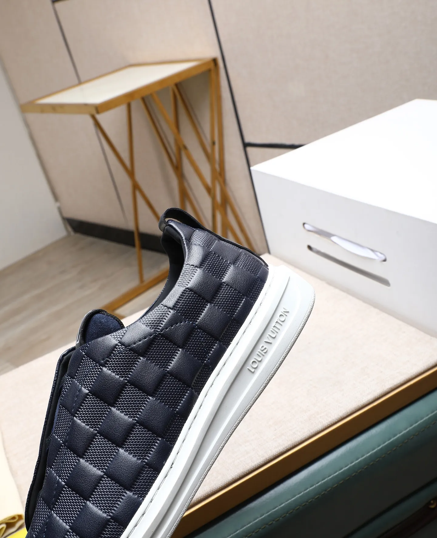 Men's shoes 💰460 【LOUIS VUITTON】Louis Vuitton 2 new products 👟Milan fashion show style 🇰🇾🇰🇾LV family logo, celebrity style, a must-have for fashionistas ⚠️Imported materials ➕Cow leather ➕Breathable leather lining ➕Special outsole 👞Number 38-44 (45 46 custom-made)